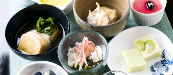Boles con ingredientes de platos japoneses