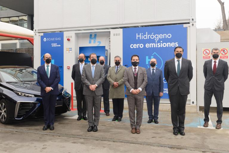 Imagen de la inauguración primera estación de repostaje de hidrógeno