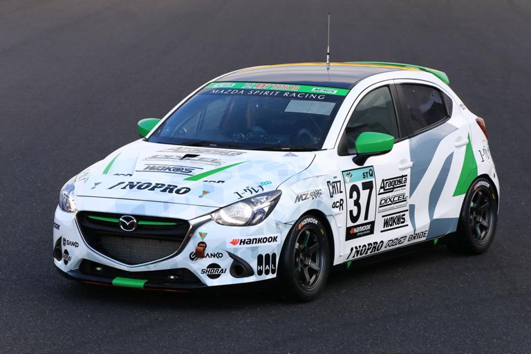 Imagen coche carreras Mazda en la Super Taikyu Race de Okayama